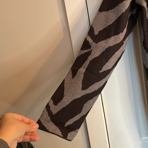❤️Melanie Lyne open cardigan Women M  grey animal print soft fabric with pockets - Picture 5 of 9